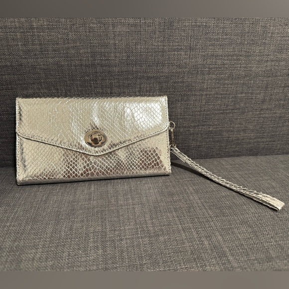 Steve Madden Handbags - Steve Madden Silver Clutch Bag